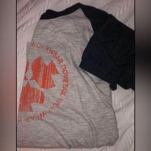 Dovetail work shirt baseball sleeve style.